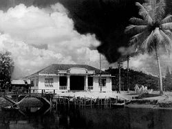 The new Post Office built in 1923. The Klong Bang Yai 
River still flowed wide and deep in front of it even at that time.